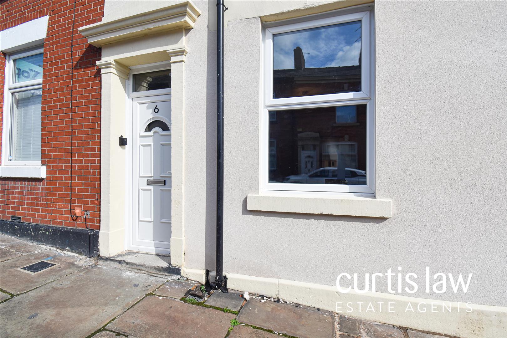 2 bedroom Property For Sale