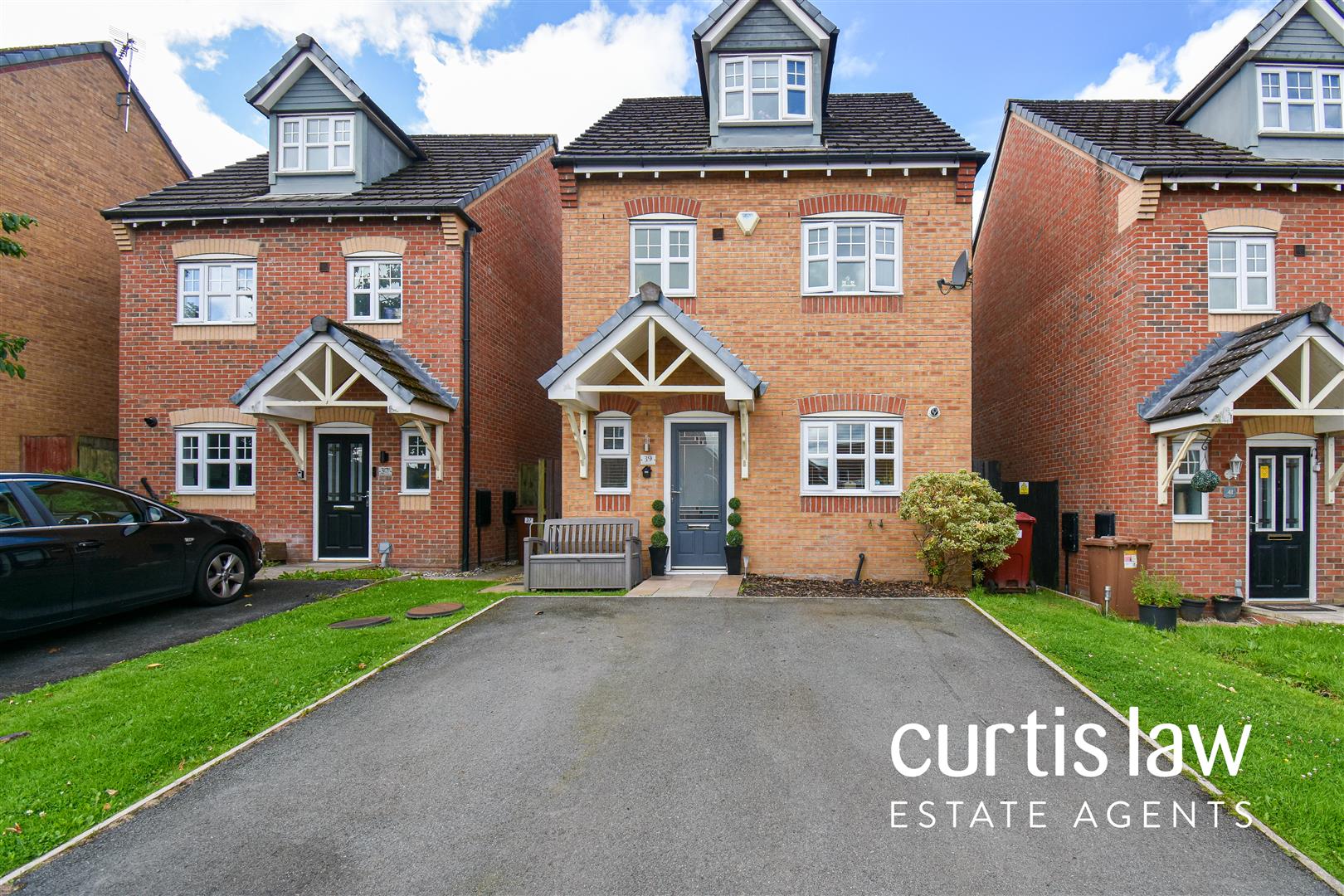 4 bedroom Property For Sale
