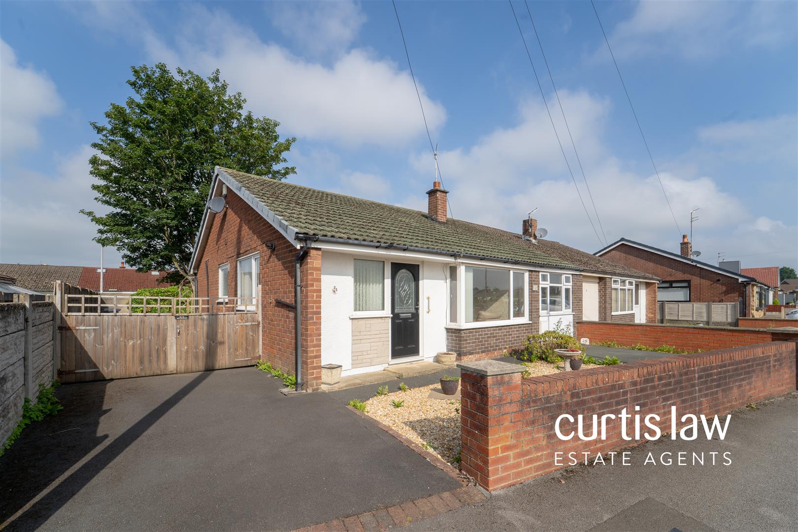 3 bedroom Semi-detached house Sold