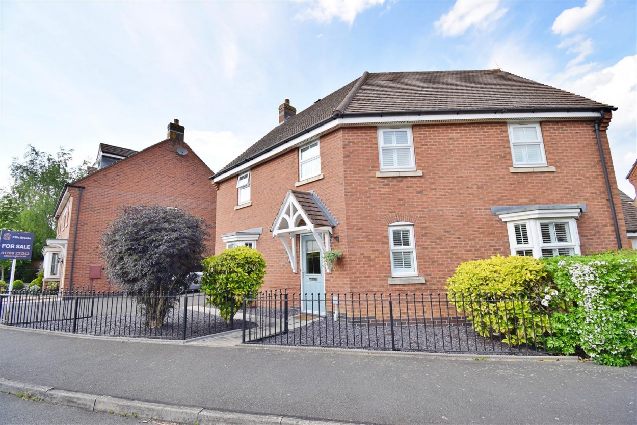 4 bedroom Detached house Under Offer