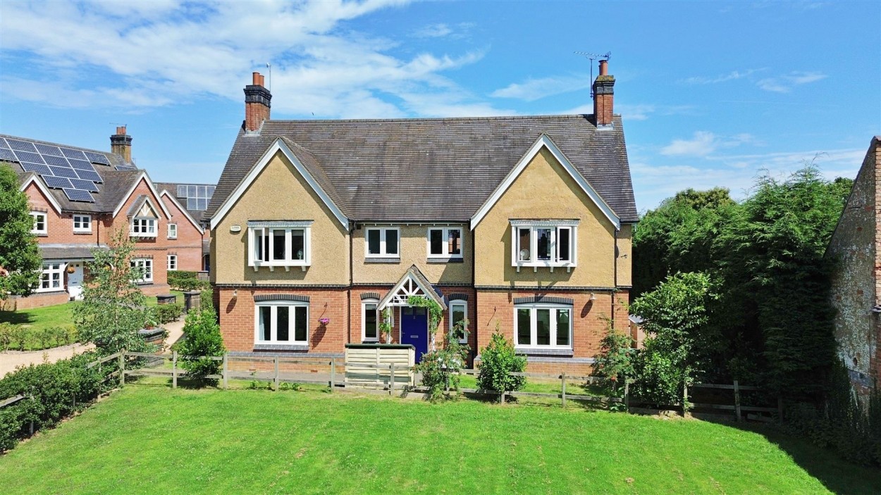5 bedroom Detached house For Sale