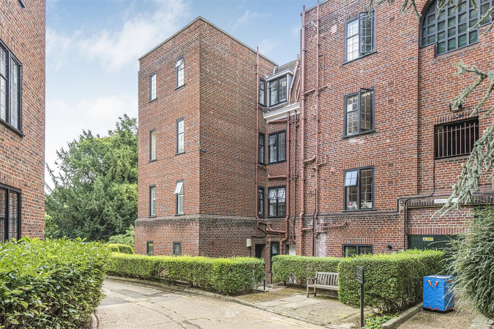 2 bedroom Flat Let