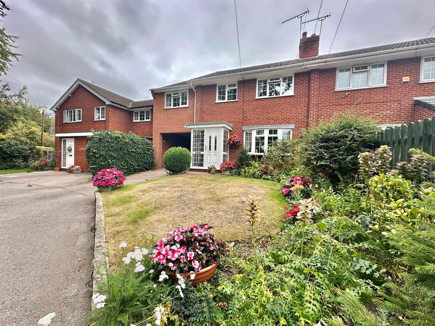 4 bedroom Semi-detached house For Sale