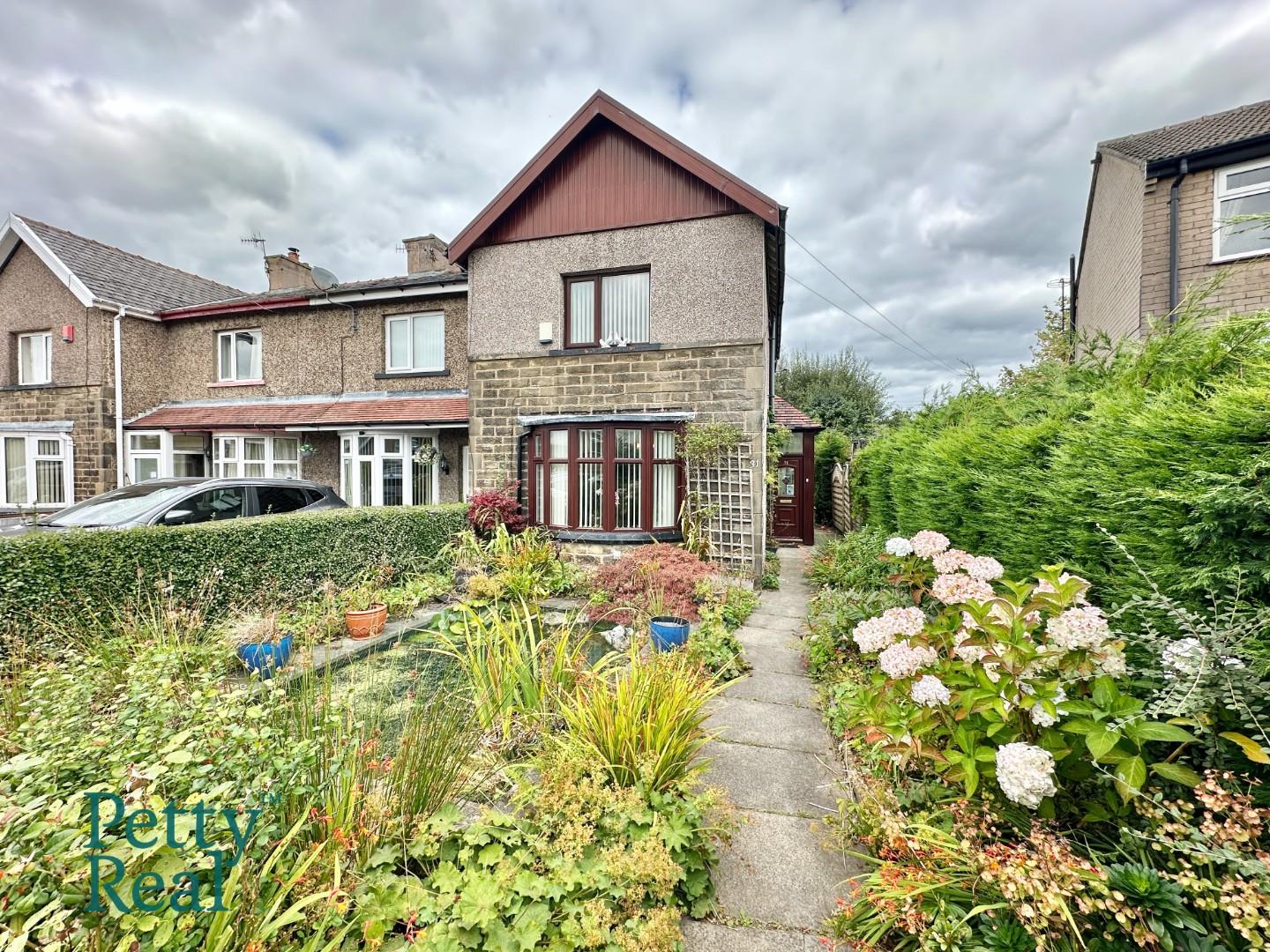 2 bedroom Semi-detached house Under Offer
