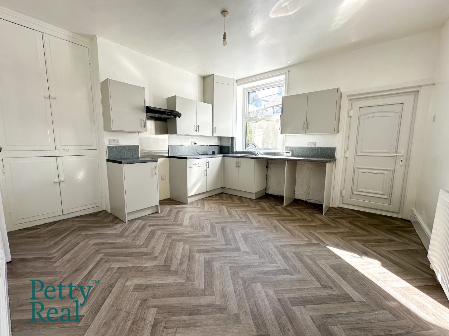 2 bedroom Terraced House Under Offer