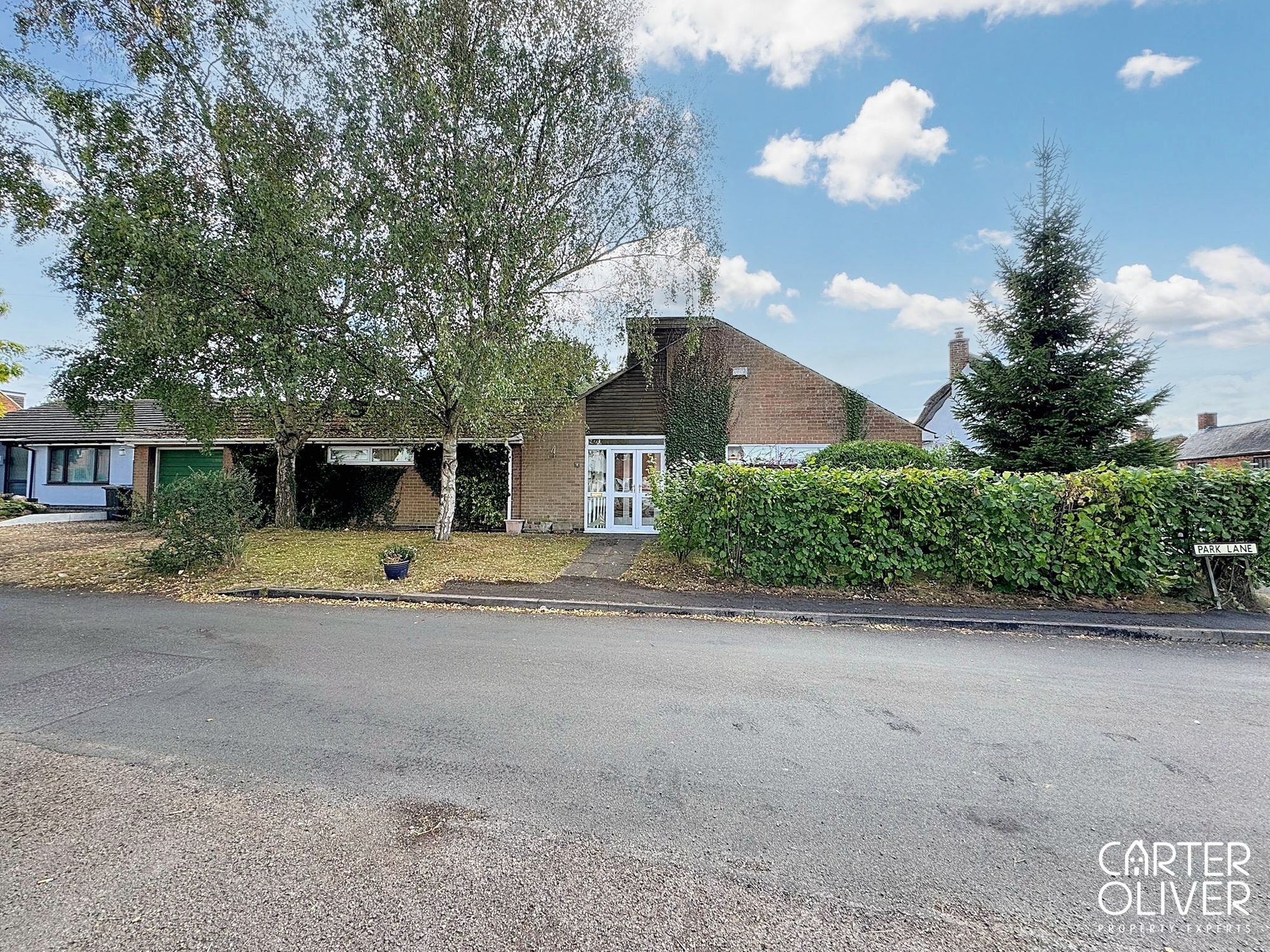 3 bedroom Detached house Under Offer