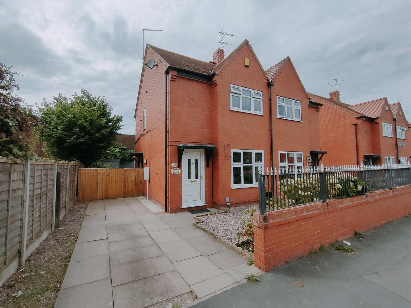 2 bedroom House (unspecified) Under Offer