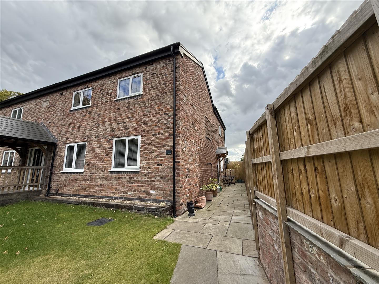  Detached house Let