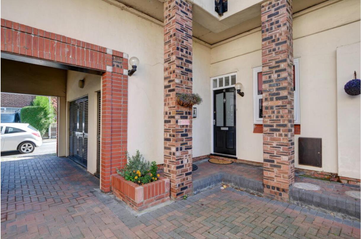 2 bedroom Flat Under Offer