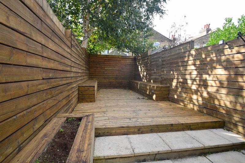 2 bedroom Ground floor maisonette For Sale