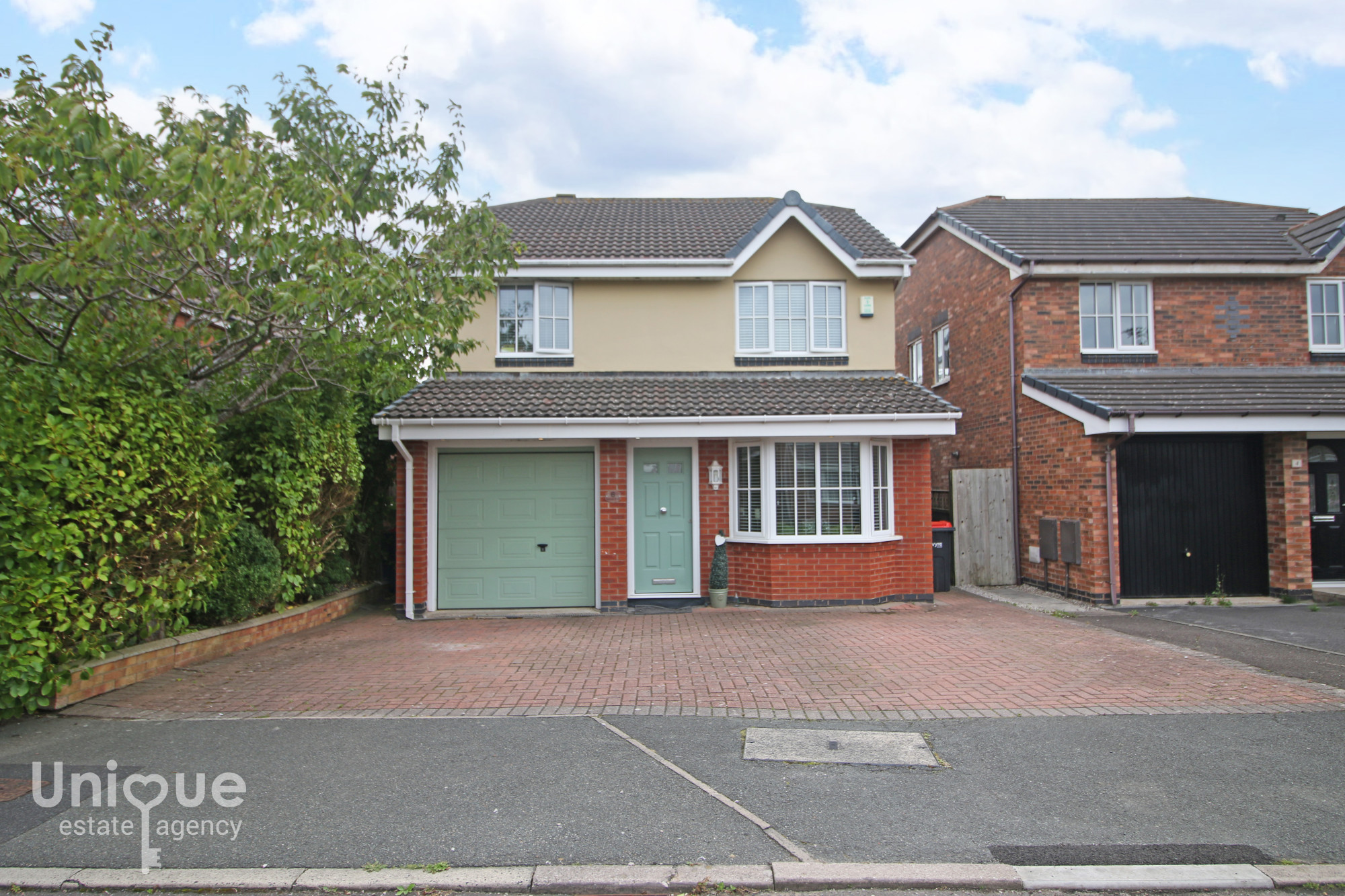 4 bedroom Detached house Under Offer