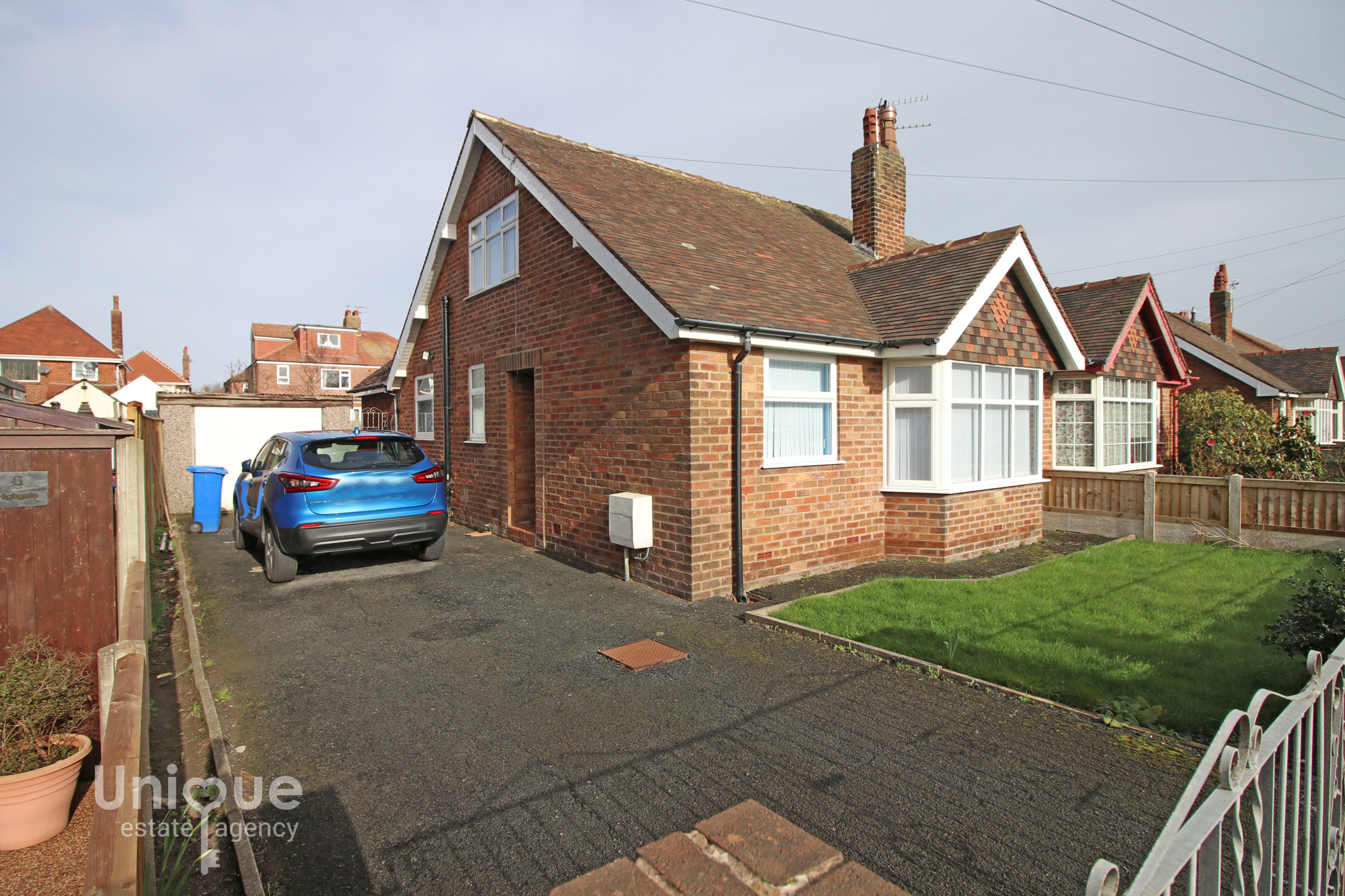 3 bedroom Detached bungalow Under Offer