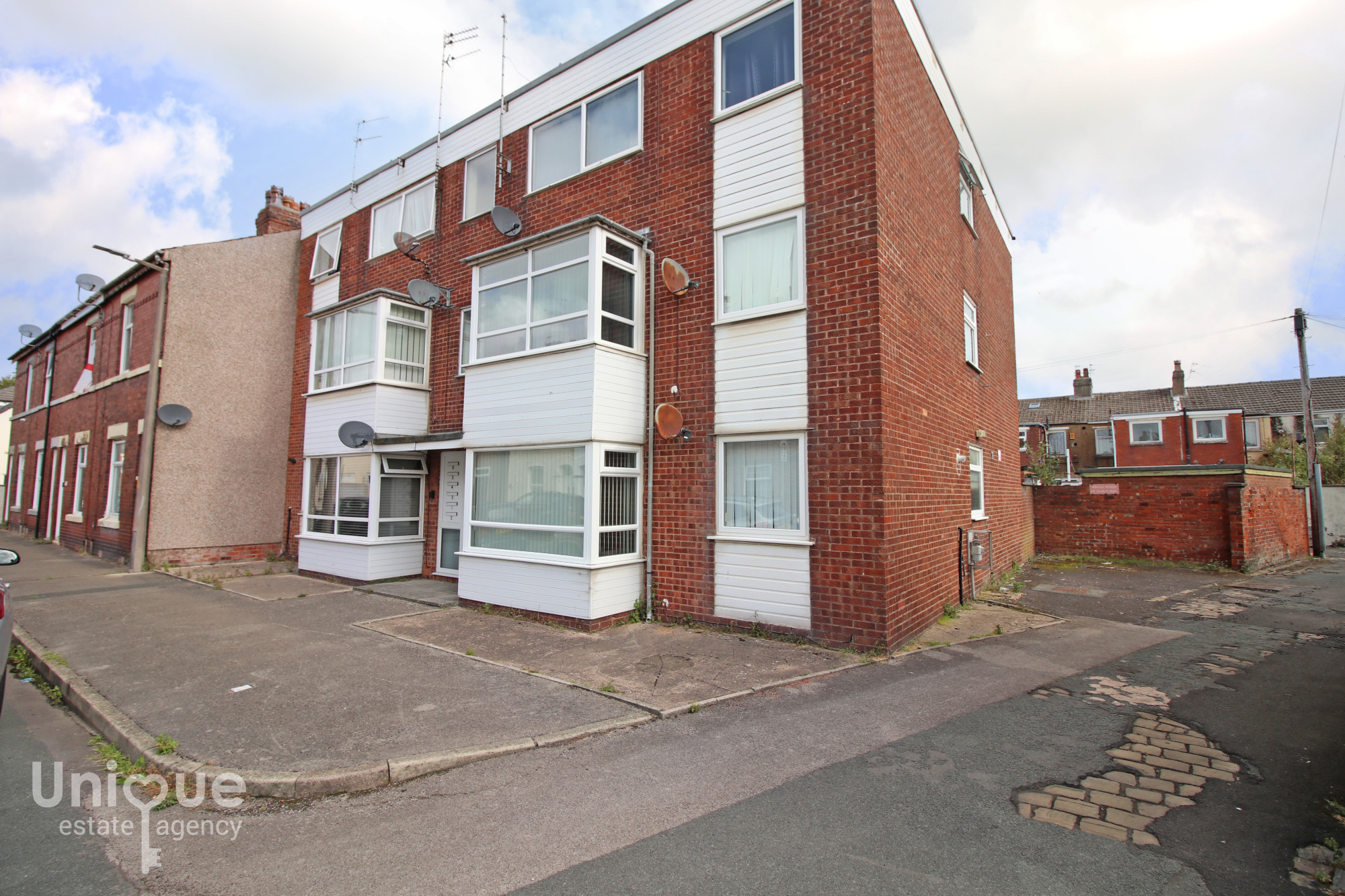 2 bedroom Flat share To Let