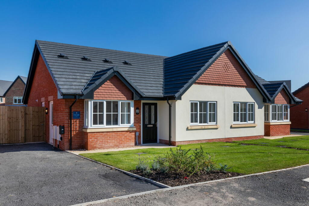 2 bedroom Semi-detached house For Sale