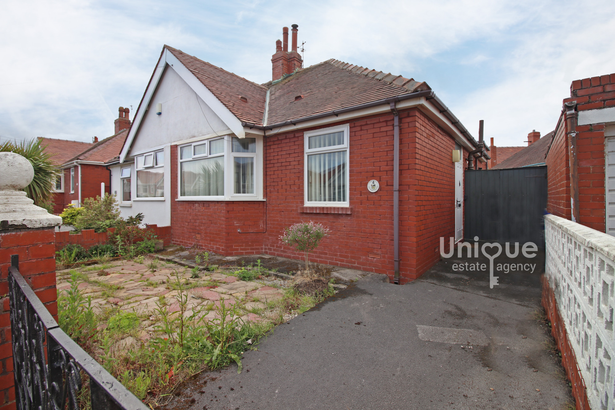 3 bedroom Link detached house For Sale