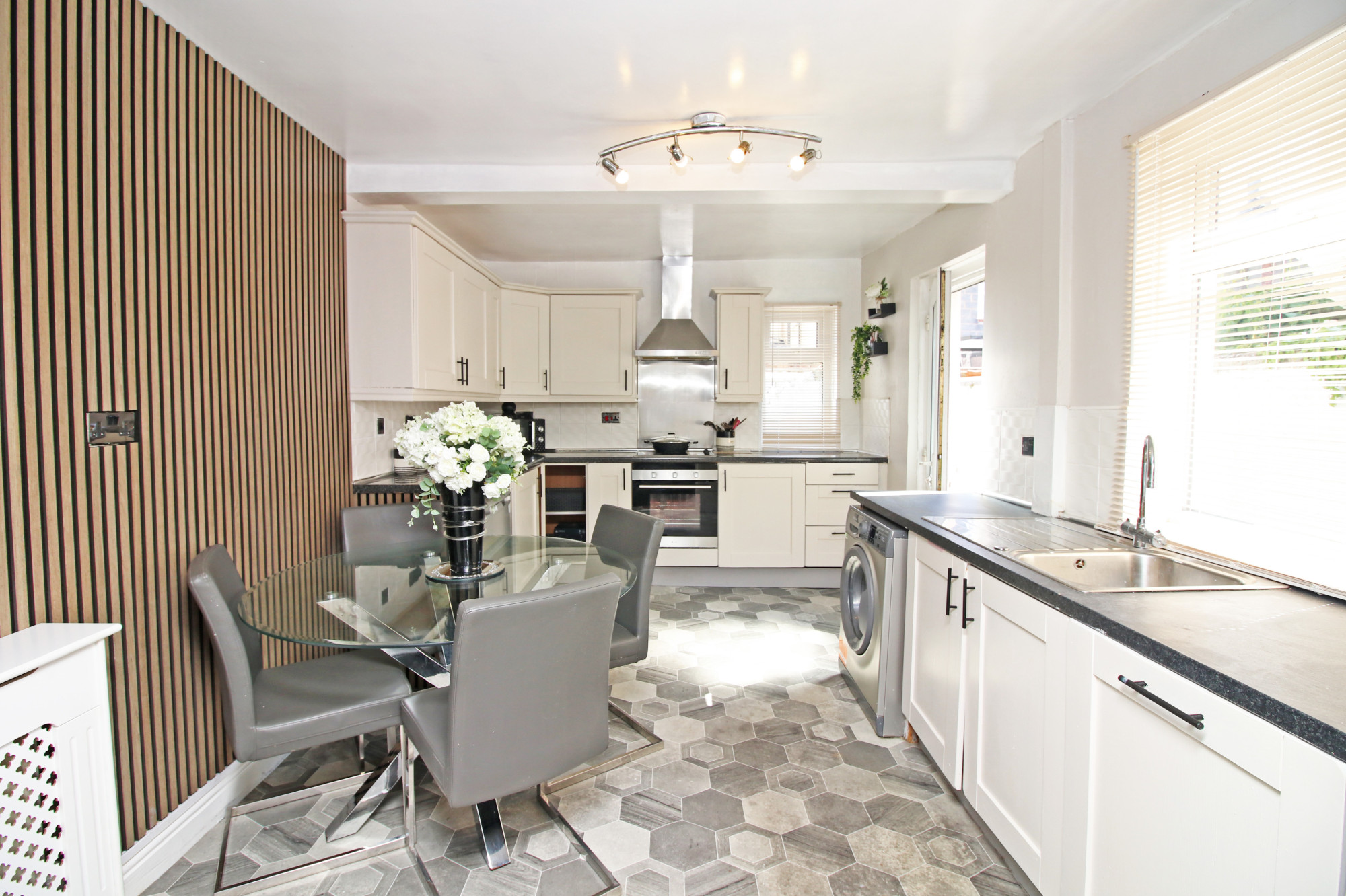 3 bedroom Terraced bungalow Under Offer