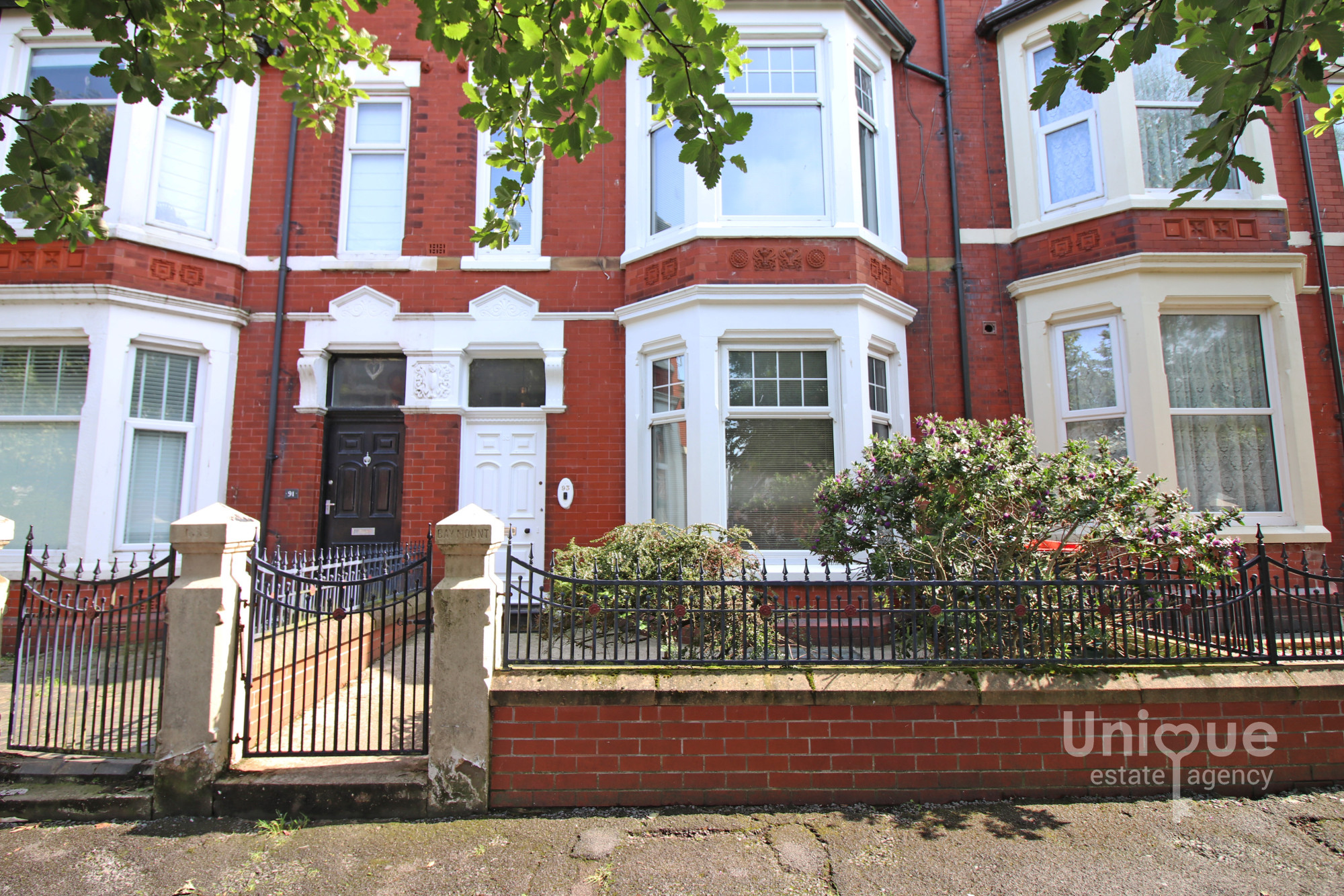 6 bedroom Terraced House For Sale