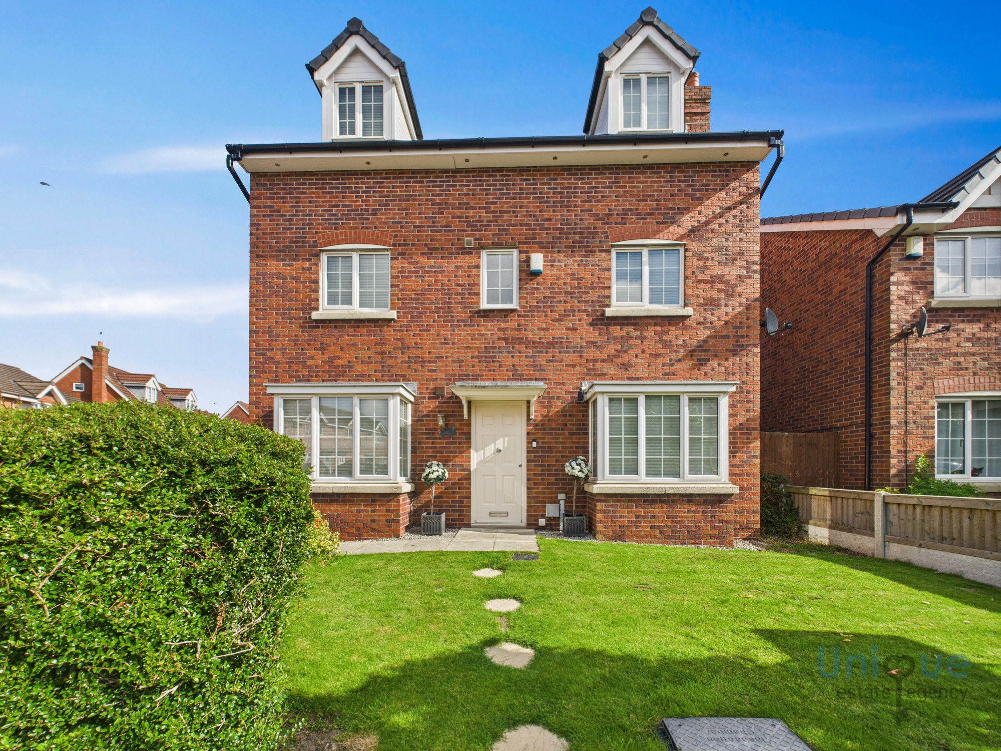 3 bedroom Detached house For Sale