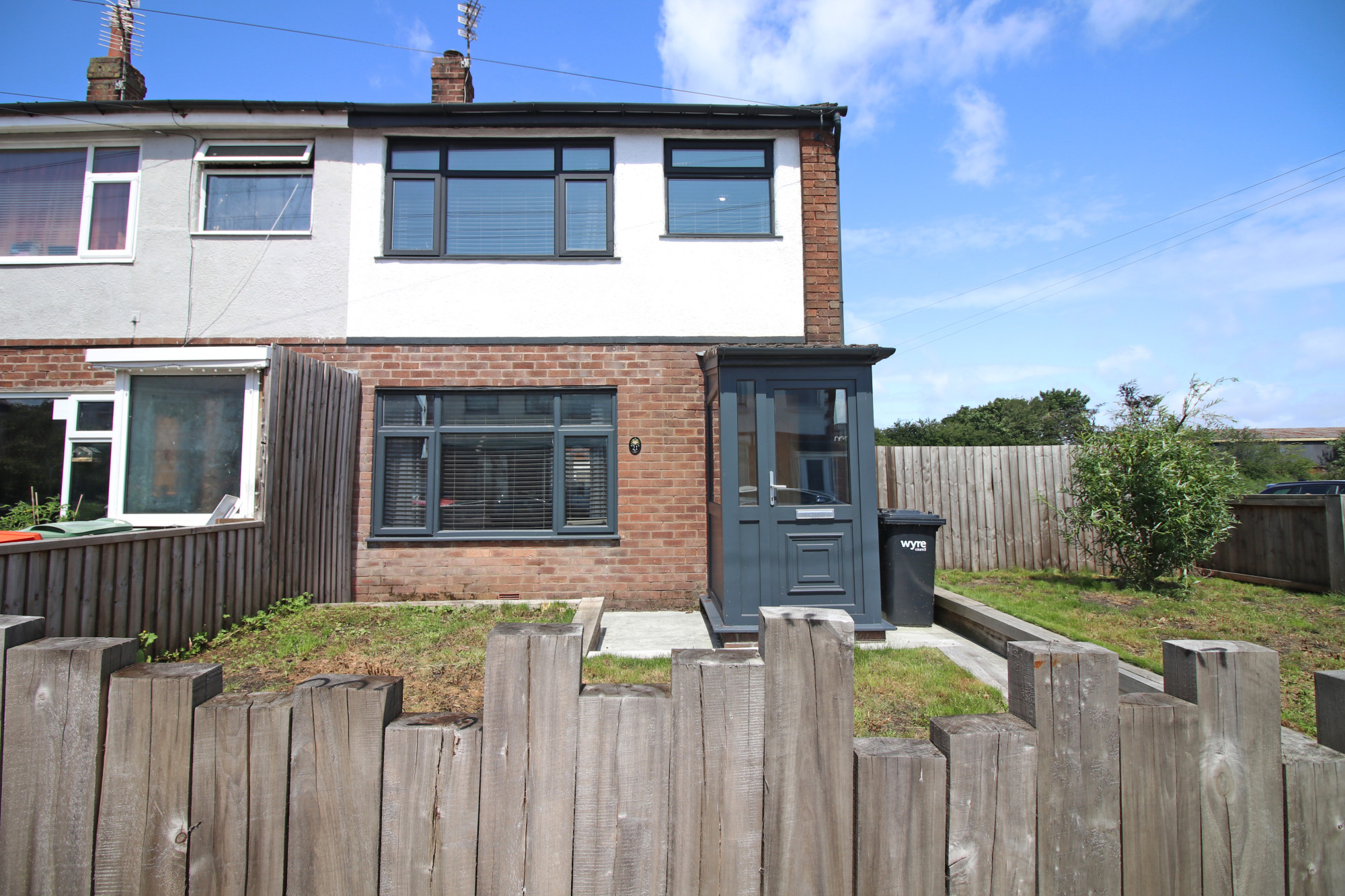 3 bedroom End of terrace house Under Offer