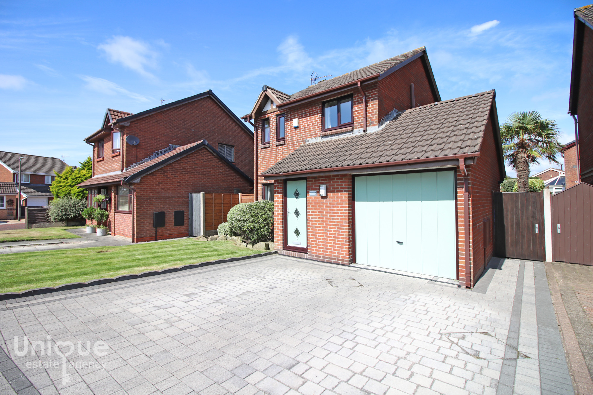 3 bedroom Link detached house Under Offer