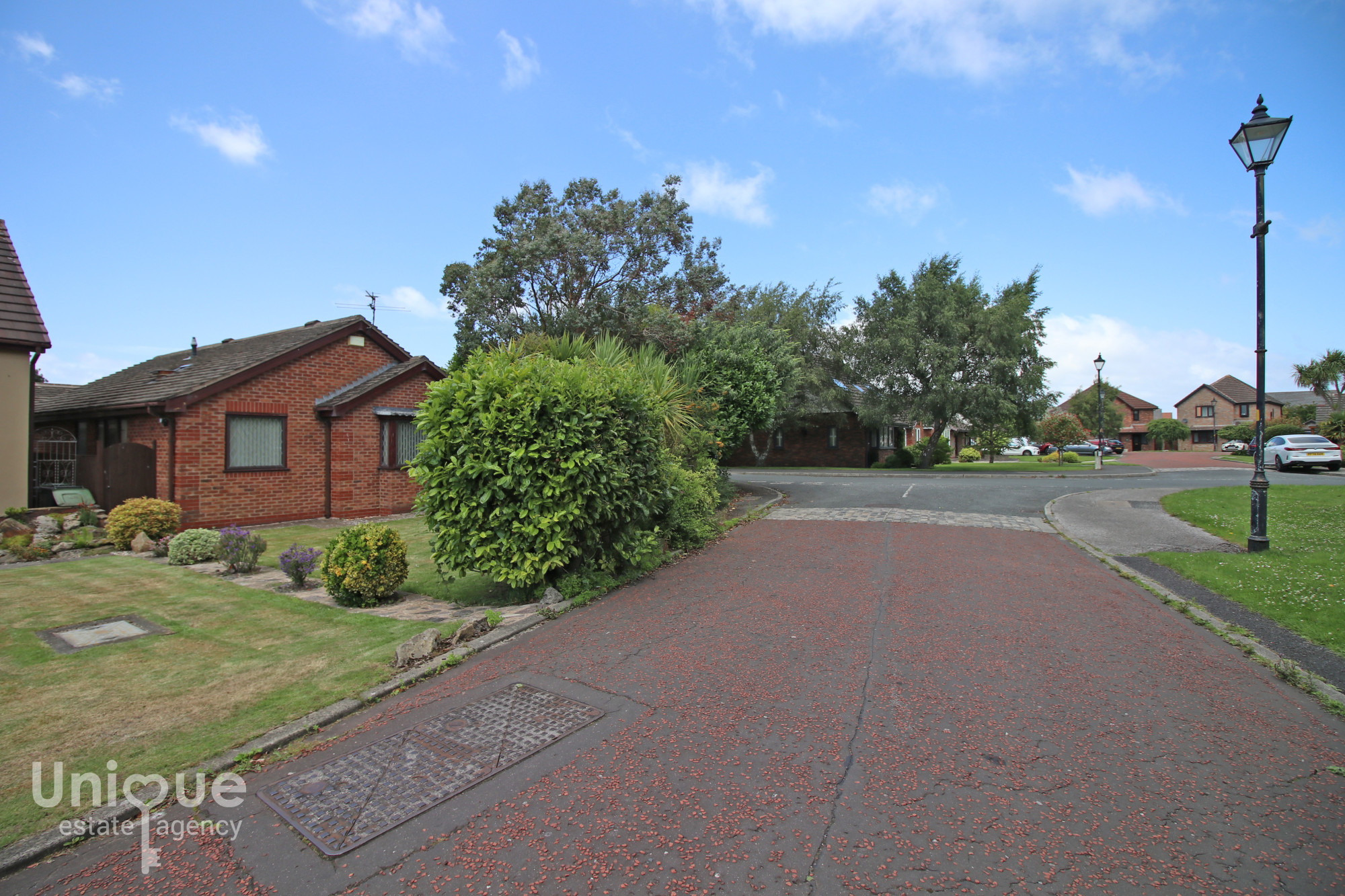 2 bedroom Link detached house For Sale