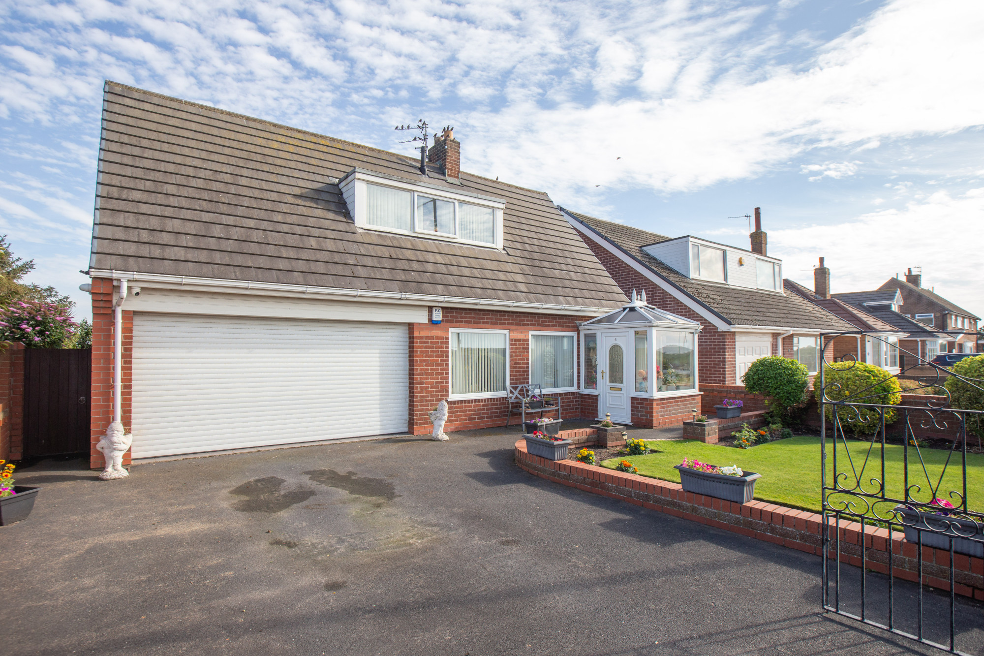 2 bedroom Detached house For Sale