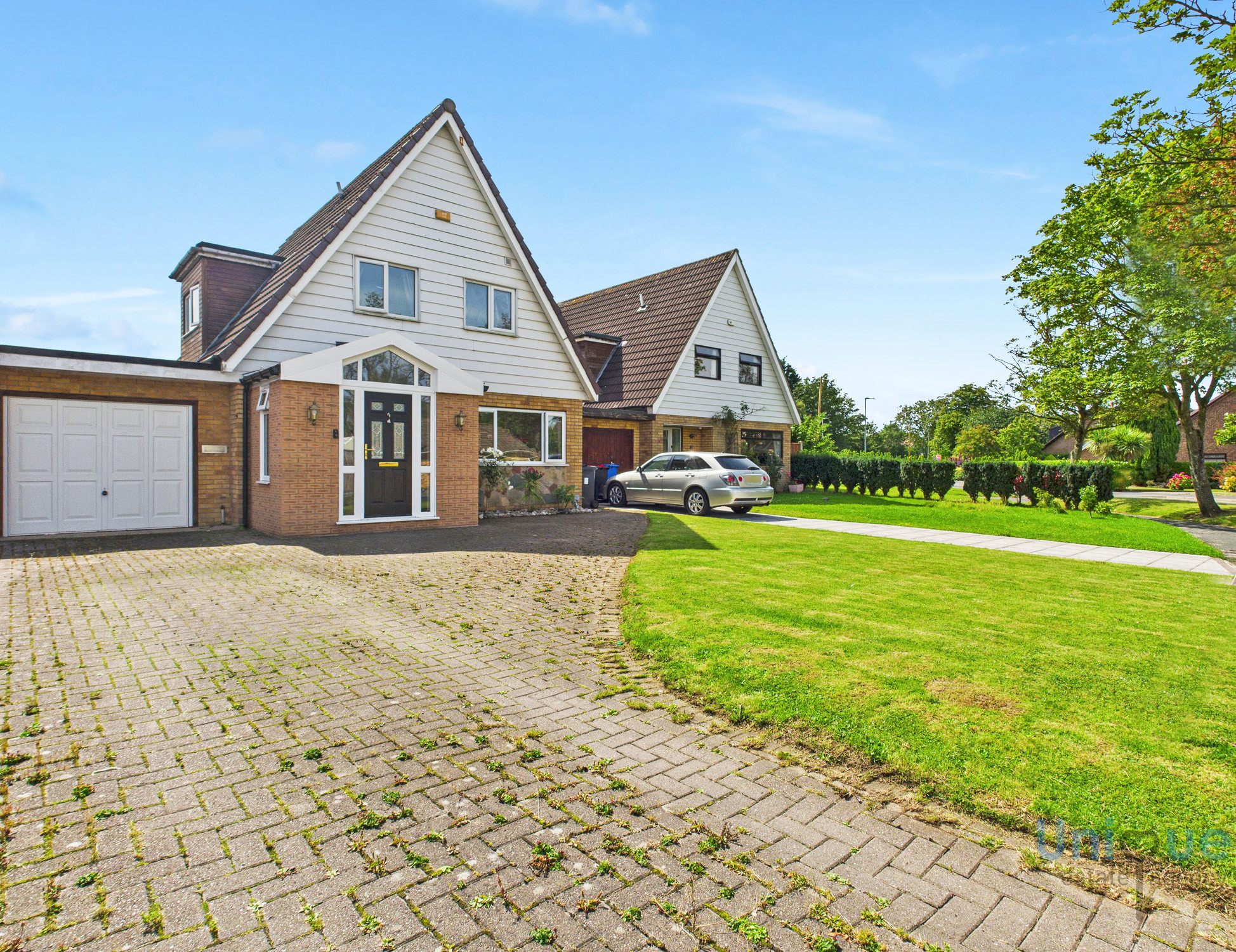 5 bedroom Link detached house Under Offer