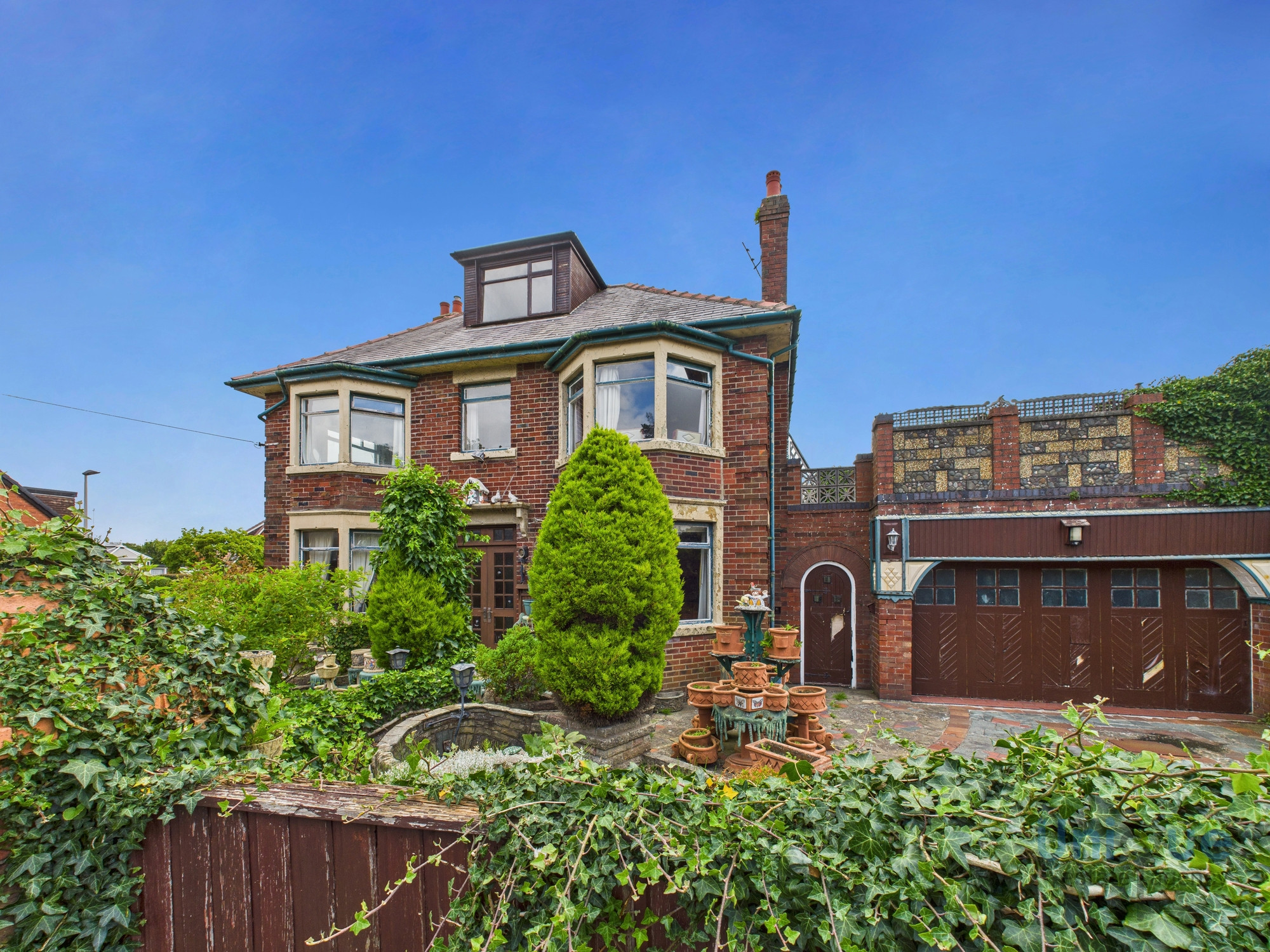 4 bedroom Detached house Under Offer