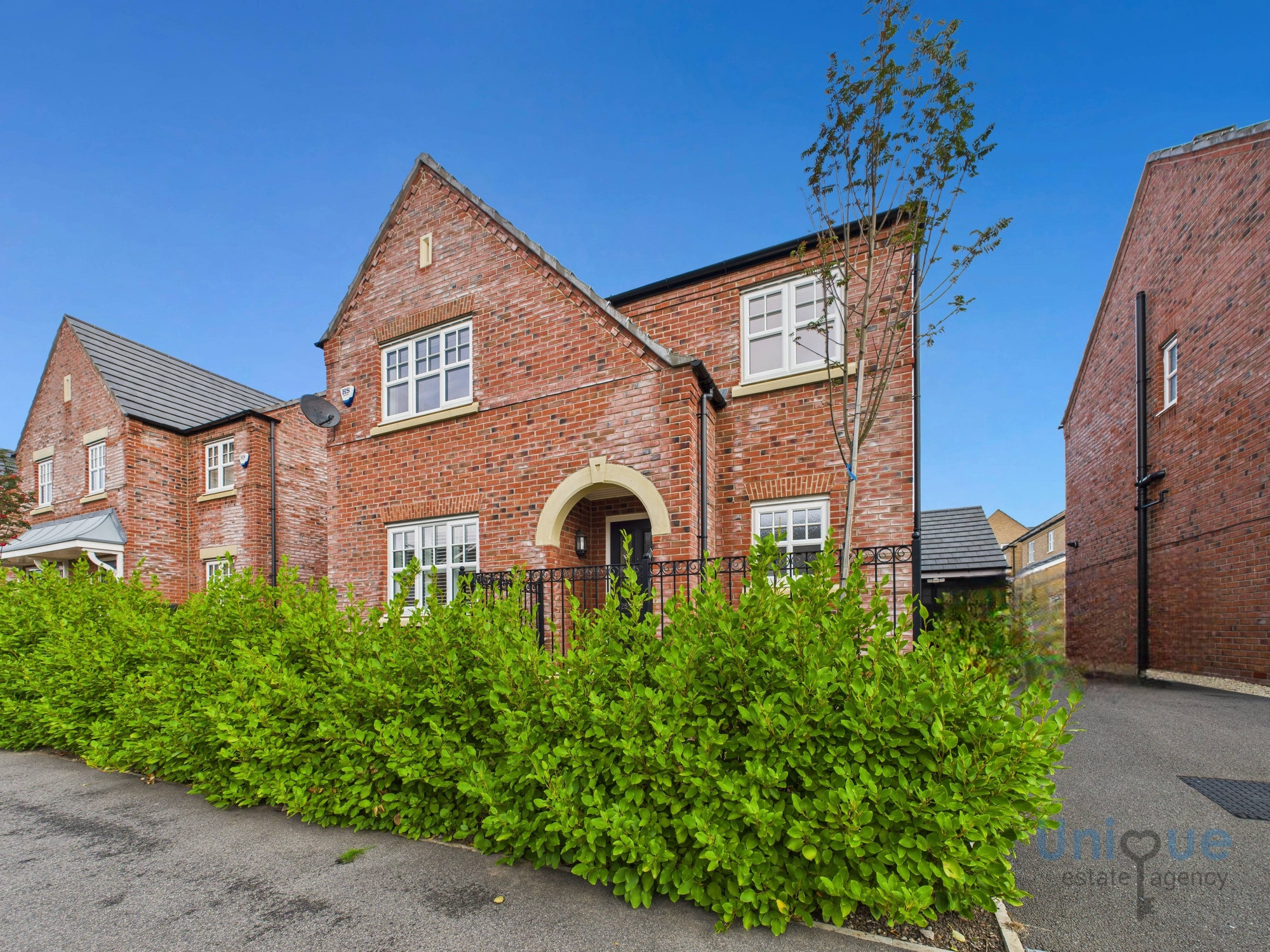 4 bedroom Link detached house Under Offer