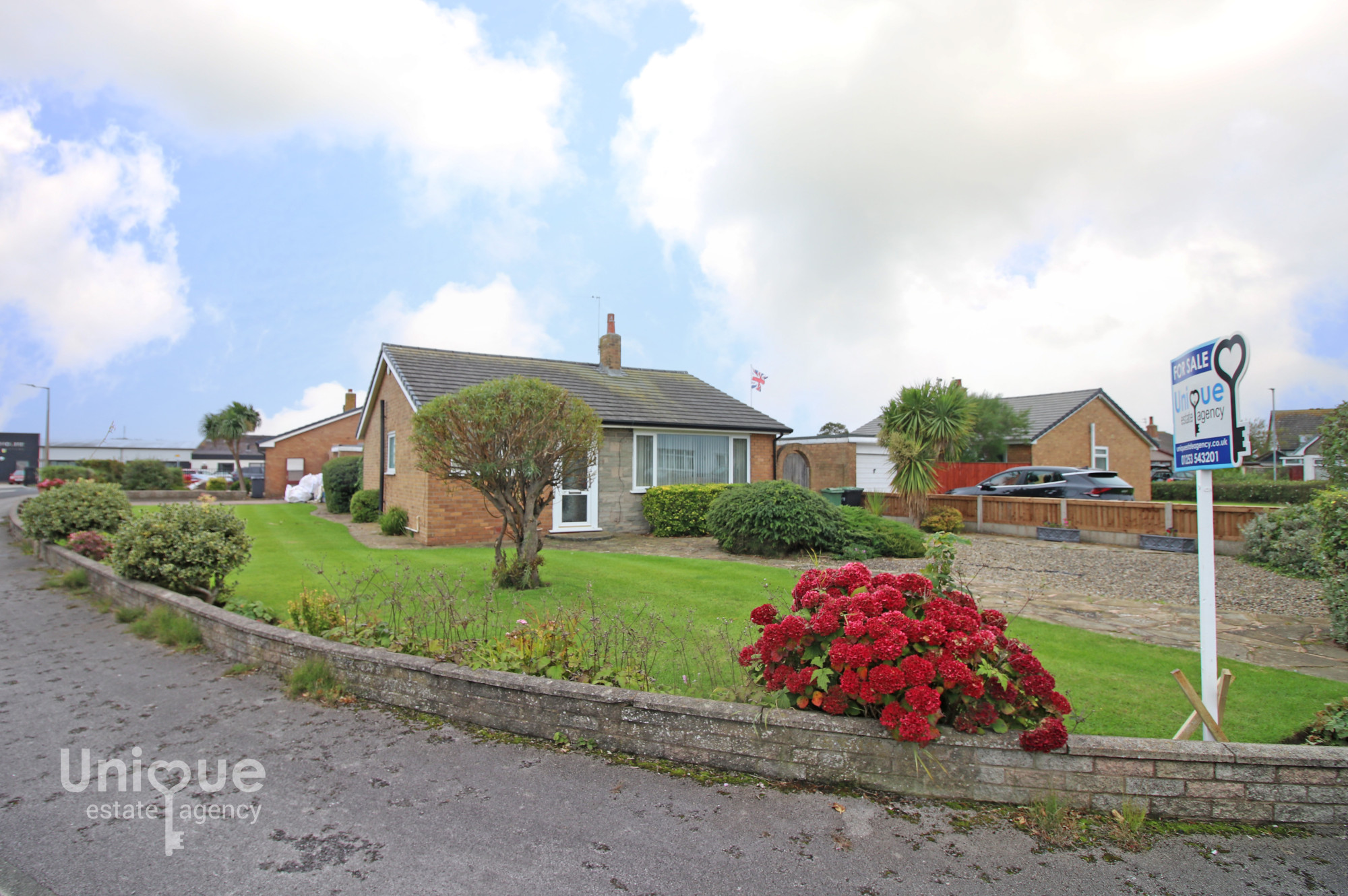 3 bedroom Link detached house Under Offer