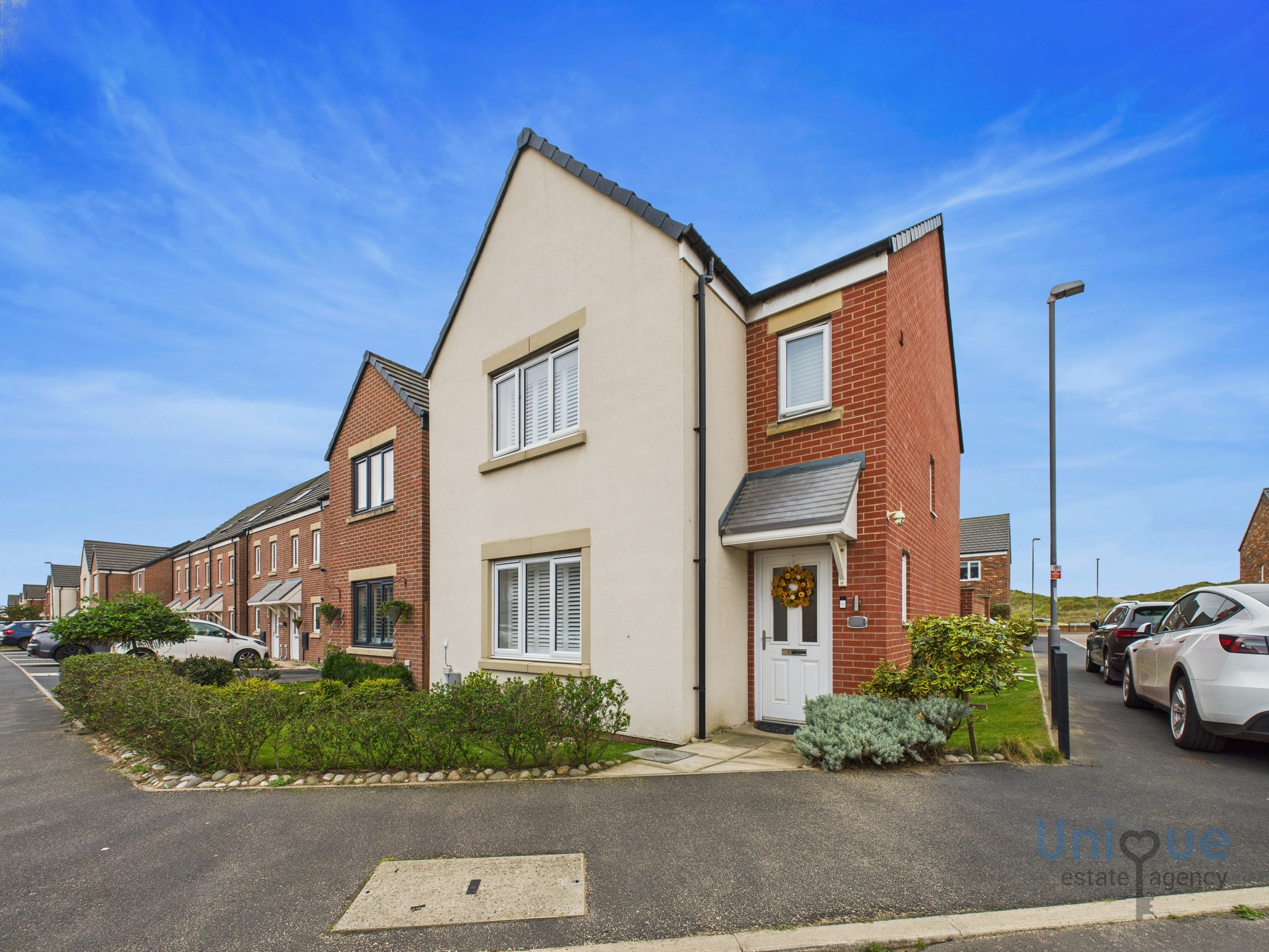 3 bedroom Detached house Under Offer
