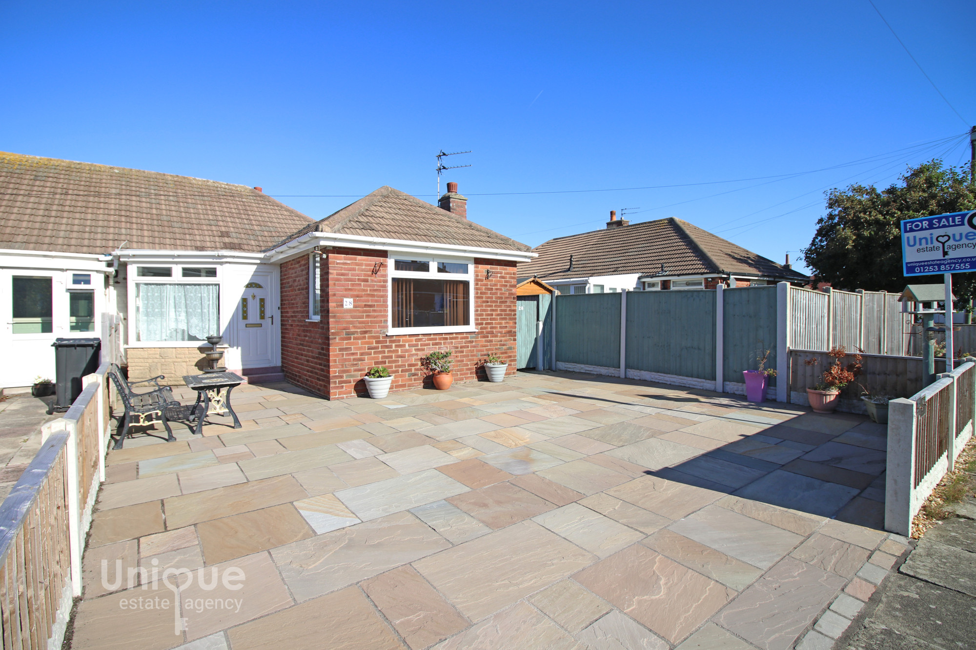 2 bedroom Detached bungalow For Sale