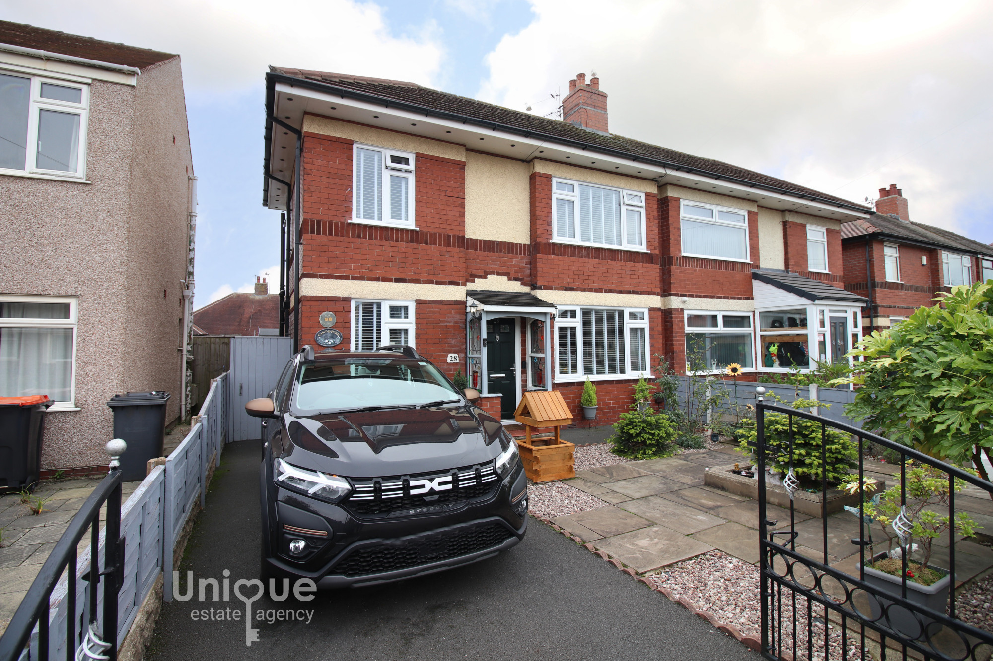 2 bedroom Semi-detached house For Sale