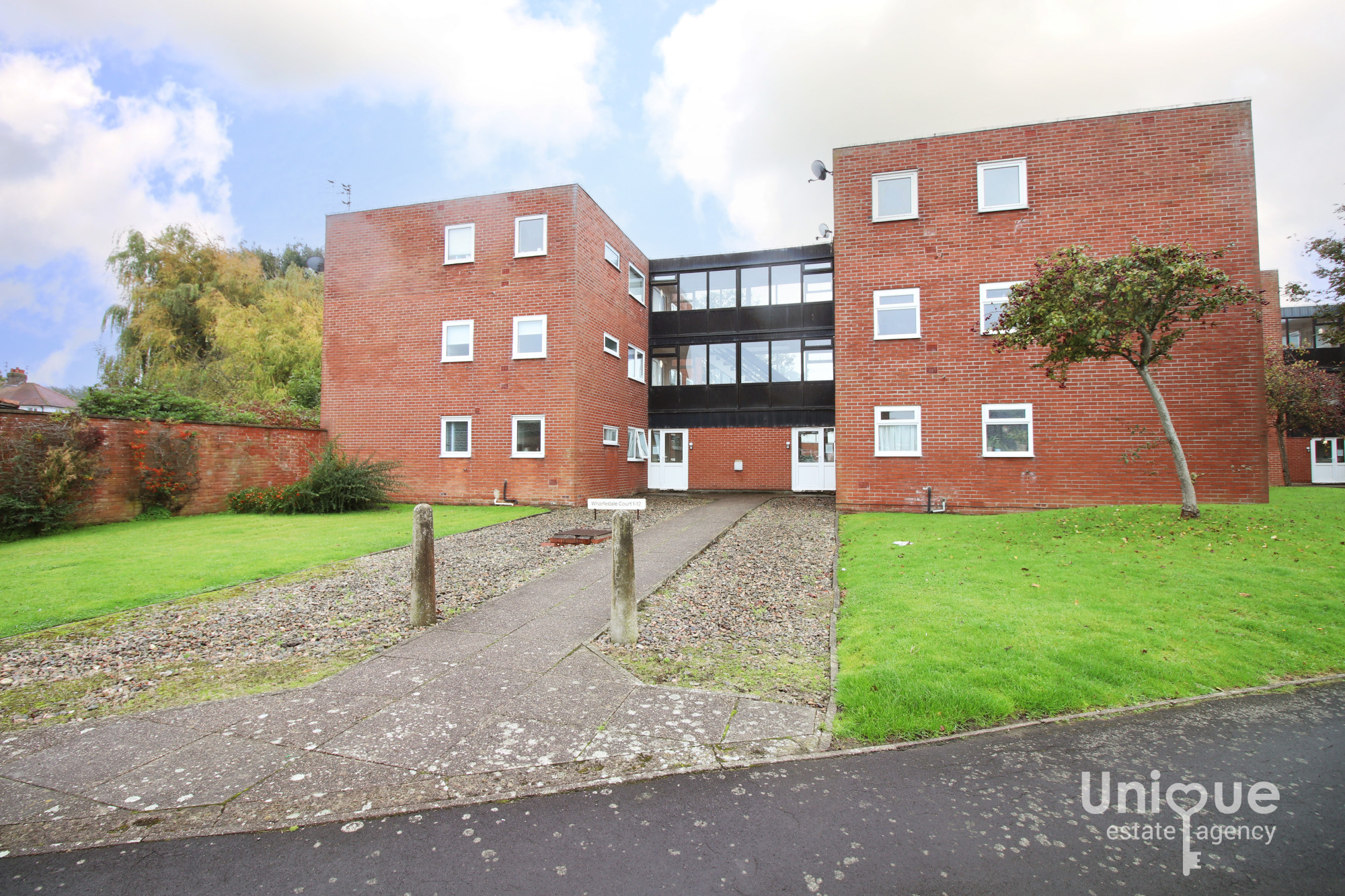 1 bedroom Block of Apartments To Let