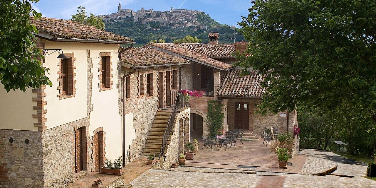 13 Bed Apartment in Italy