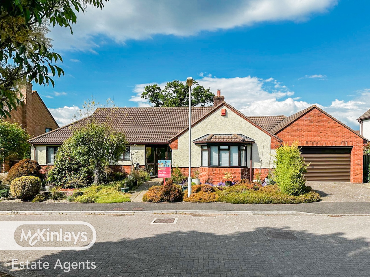 4 bedroom Detached bungalow Under Offer