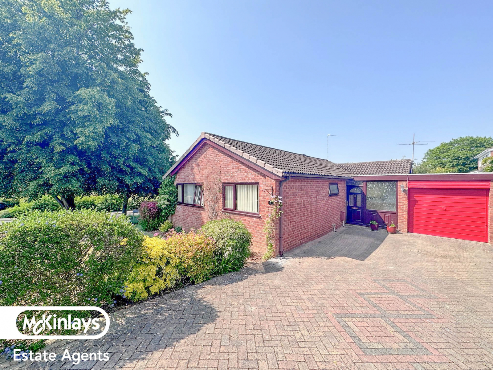 3 bedroom Detached bungalow Under Offer