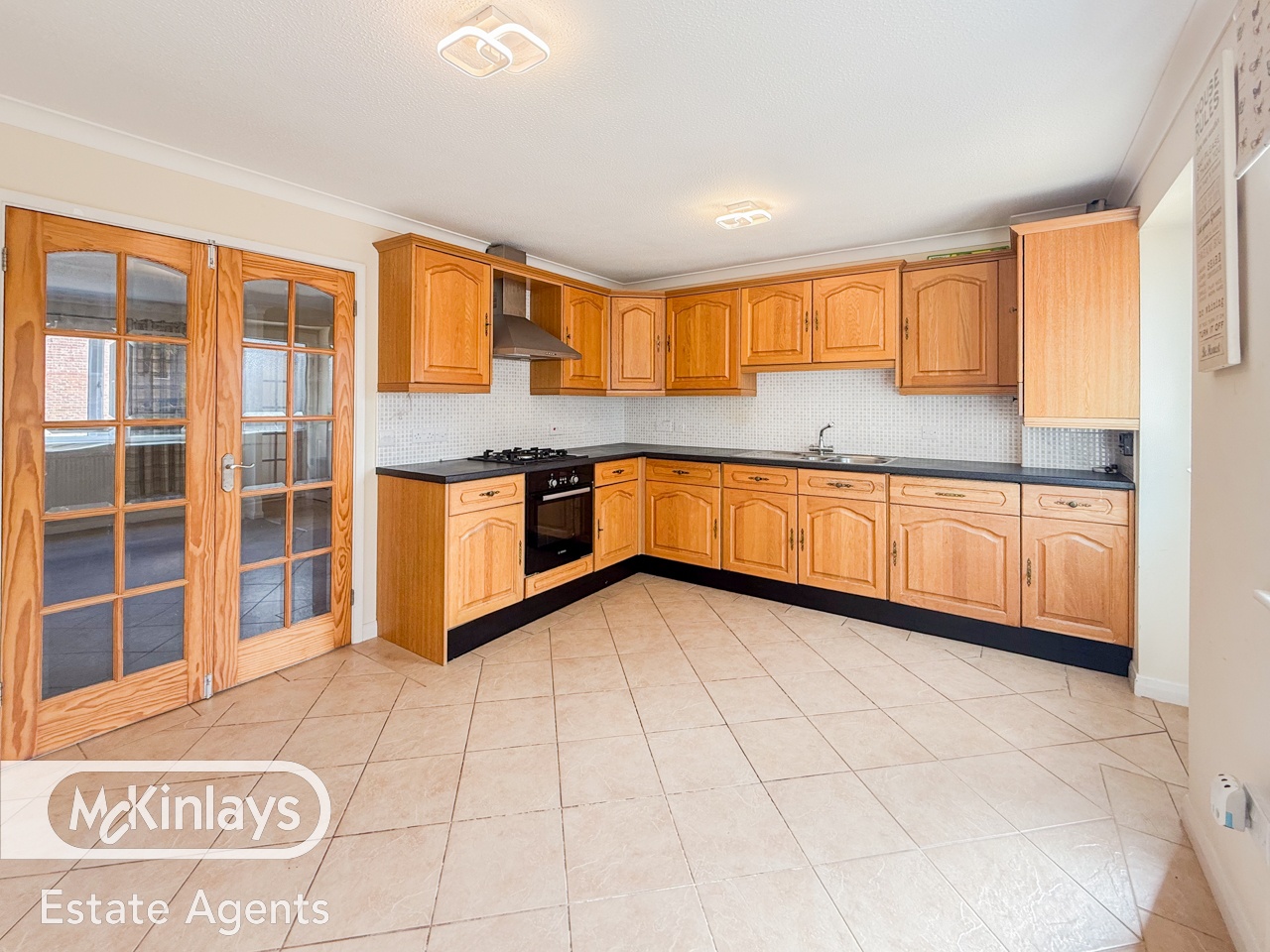 3 bedroom End of terrace house Under Offer