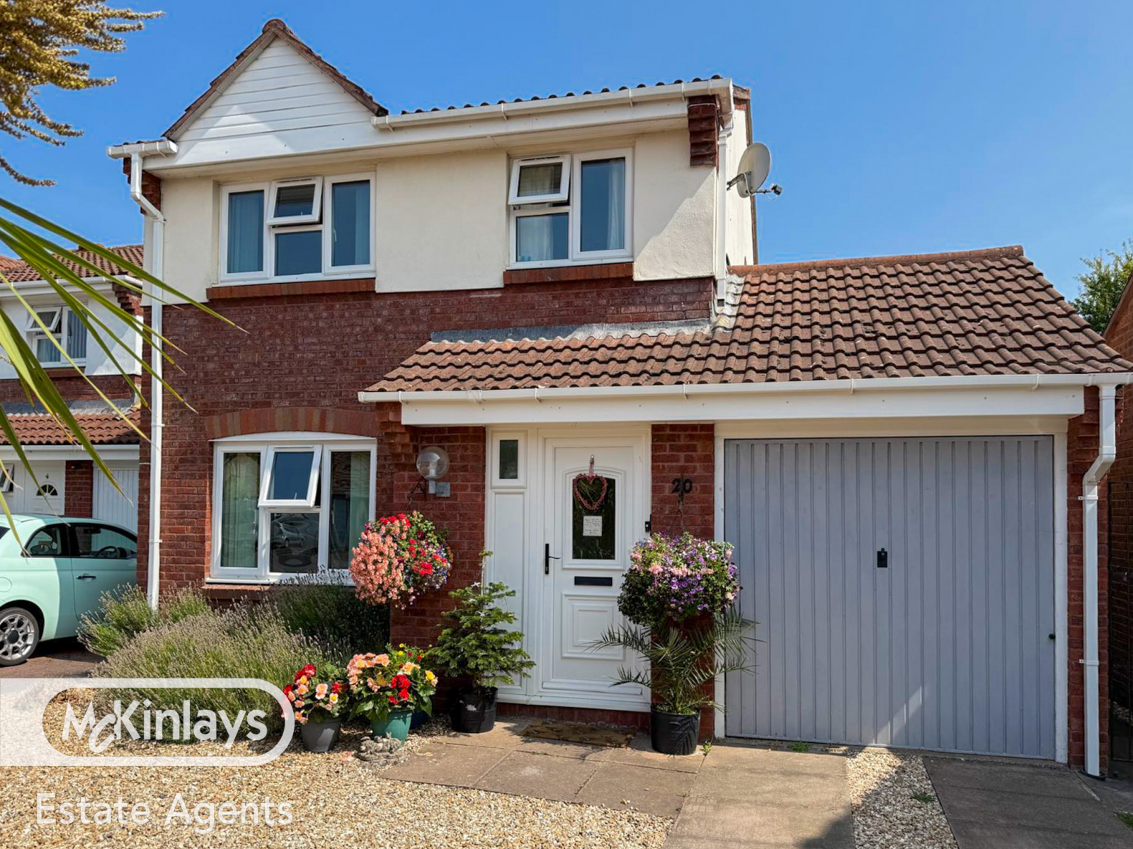 3 bedroom Detached house Under Offer