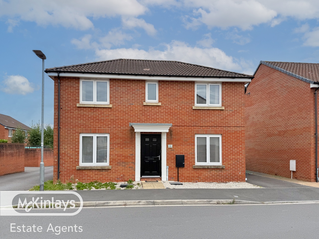 3 bedroom Detached house Under Offer