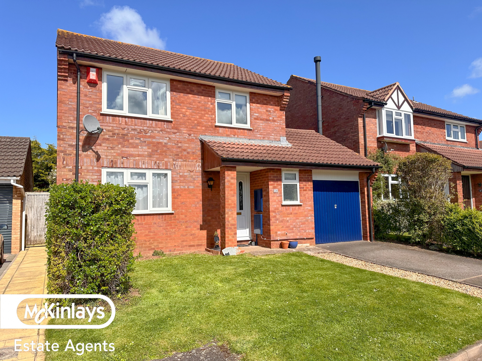 3 bedroom Detached house Under Offer
