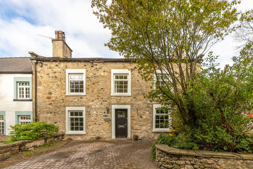 3 bedroom Stone House For Sale