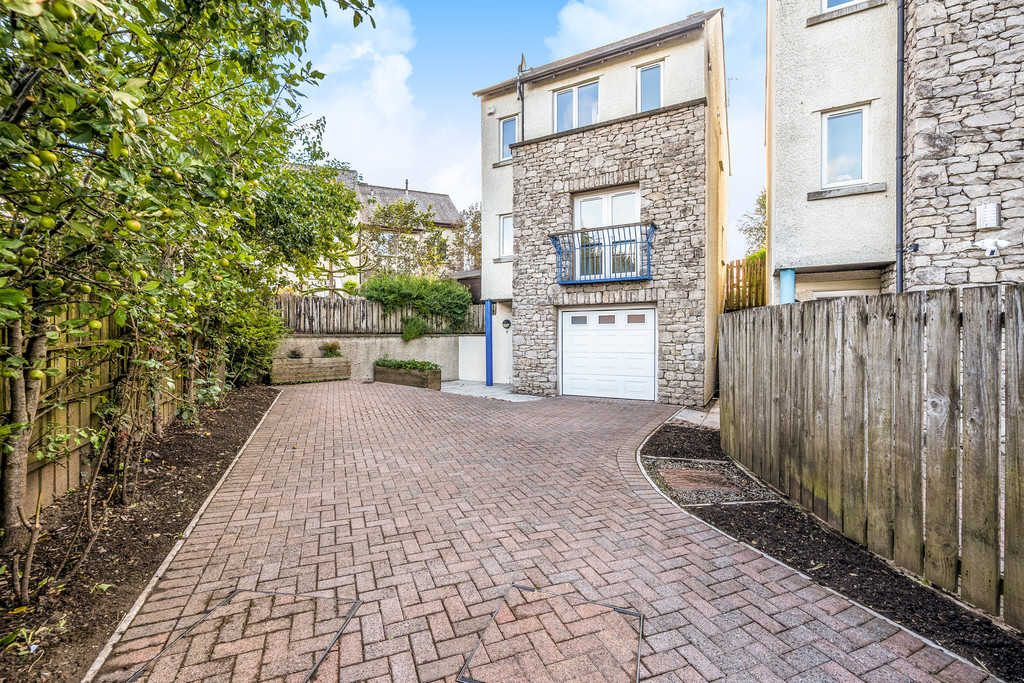 3 bedroom Town house For Sale