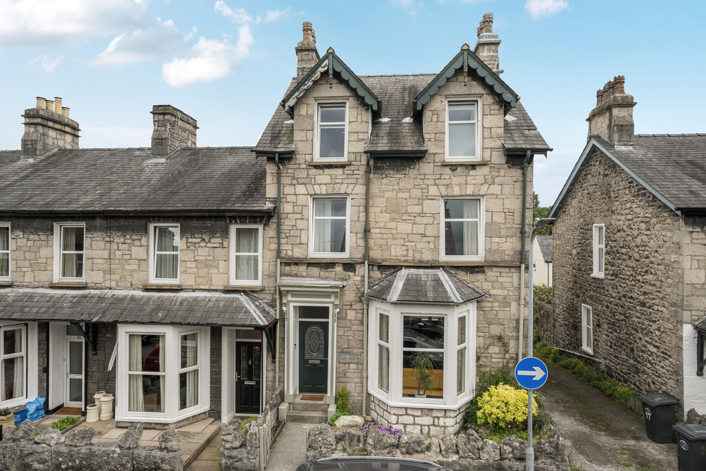 5 bedroom End of terrace house For Sale