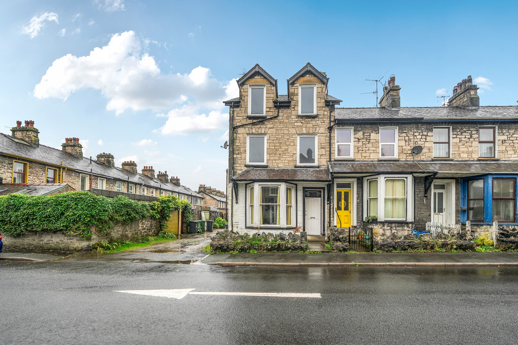 4 bedroom End of terrace house For Sale