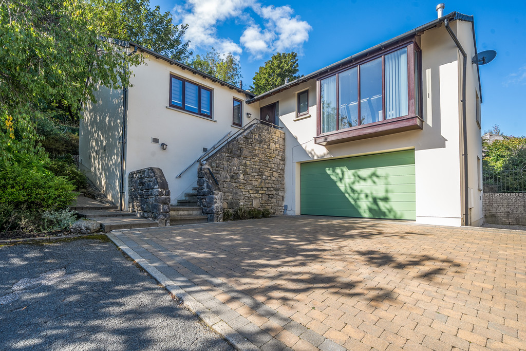 4 bedroom Detached bungalow For Sale