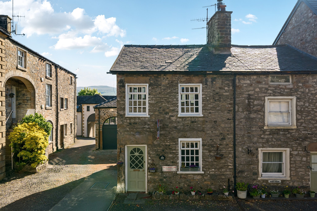 3 bedroom Cottage For Sale