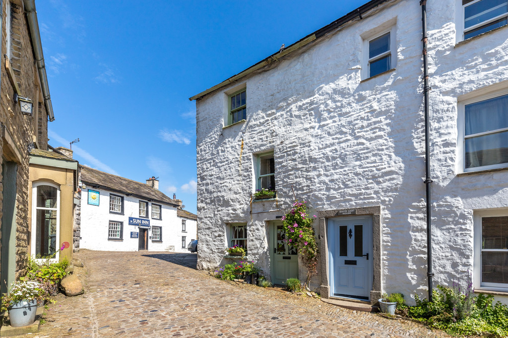 3 bedroom Cottage For Sale
