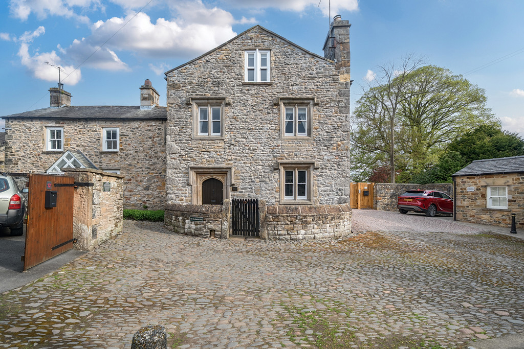 4 bedroom  For Sale