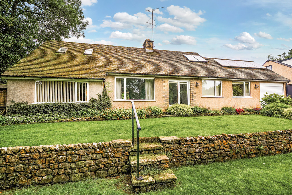 4 bedroom Detached bungalow For Sale